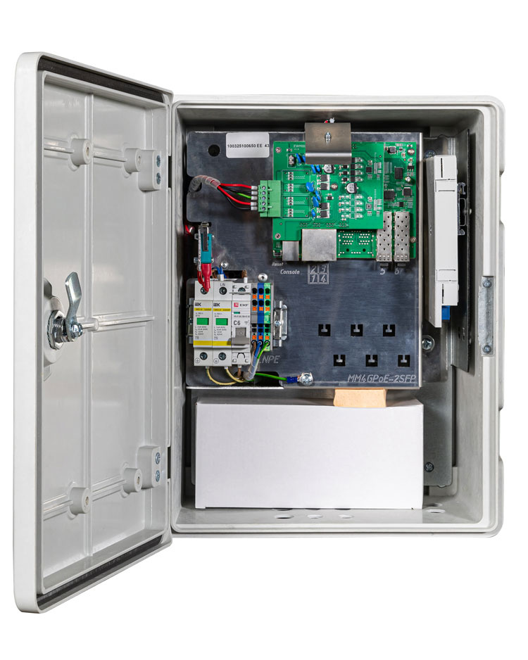 Kommutator-ulichnyy-Mastermann-MM4GPoE_2SFP-_2_